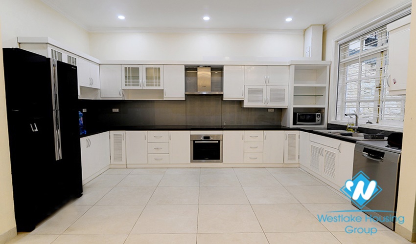 Newly renovated 5 bedroom villa for rent near UNIS school 